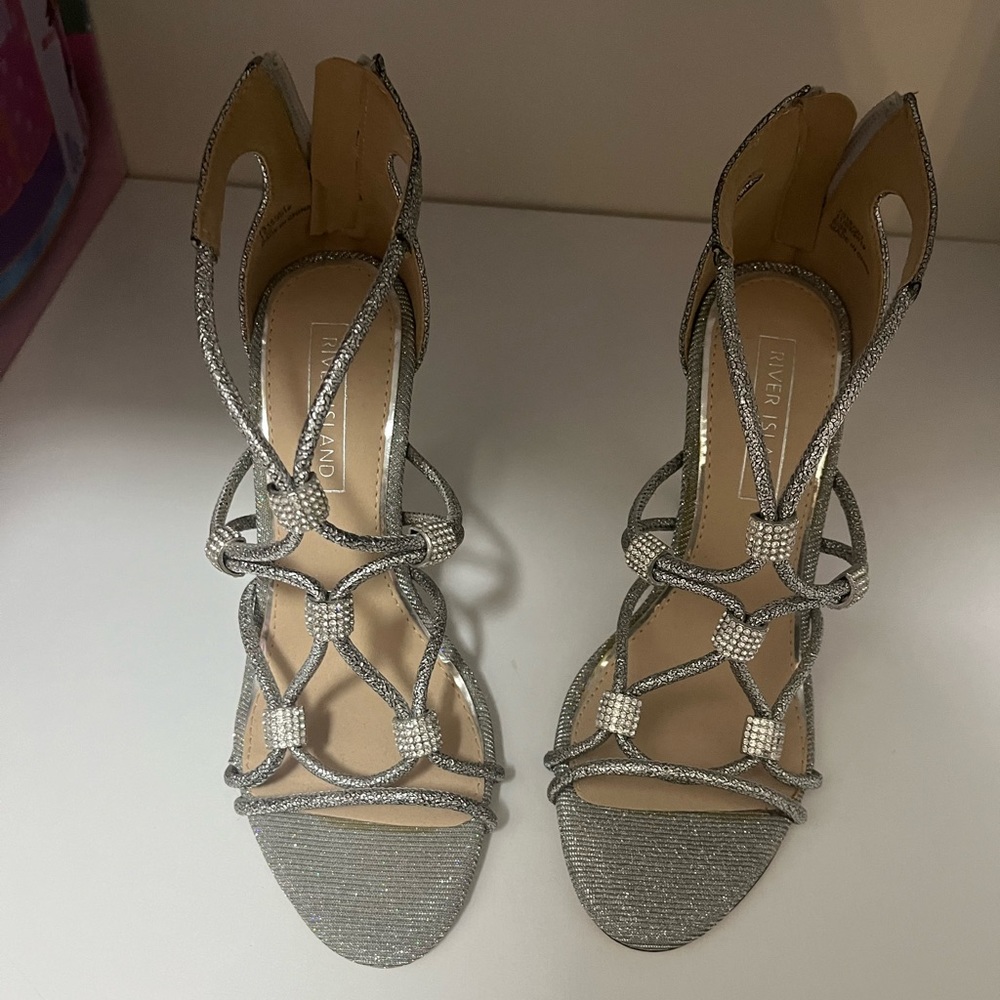 Never worn before